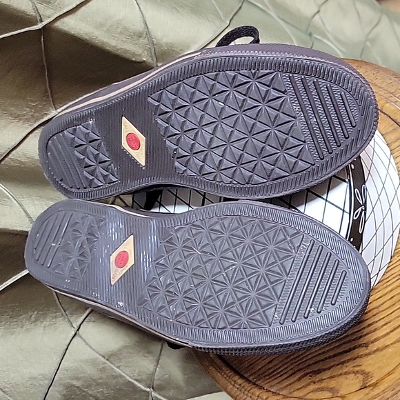 EUC- RARE Ball-Band Embossed Canvas Unisex Sneaker - Picture 8 of 8